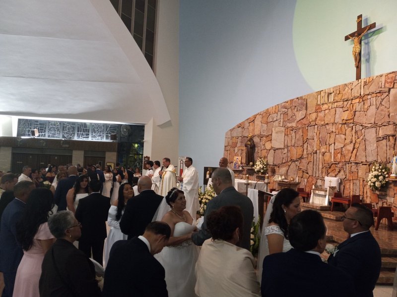 In Group Wedding, 14 Couples Enter Holy Matrimony in the Bronx​