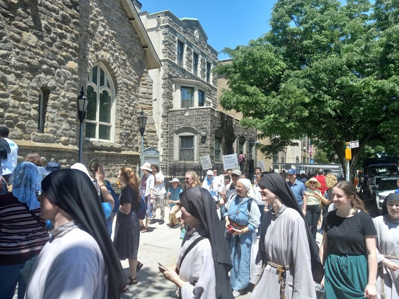 Procesión de Peregrinación Eucarística Visita San Felipe Neri en el Bronx
