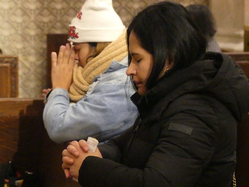 Fieles Locales Agradecidos por la Misa de Nuestra Señora de Guadalupe