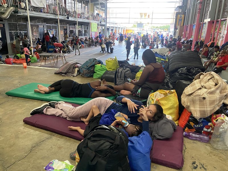 Un mes después de que EE.UU. levantara el Título 42, los refugios gestionados por la Iglesia en México están al límite