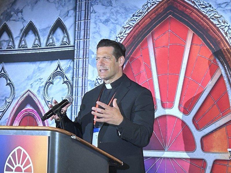 Five Ways Father Mike Schmitz Says Catholics Can Be Better Evangelizers