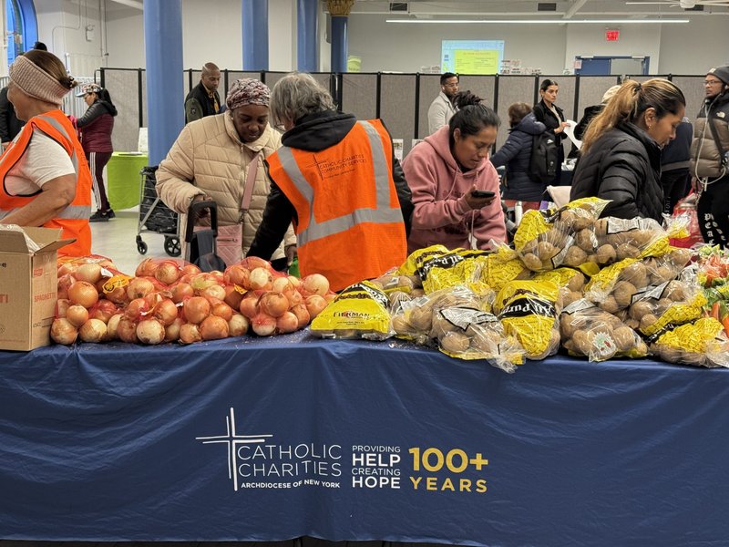 La despensa de alimentos de San Lucas en el Bronx se expande para alimentar a familias con dignidad