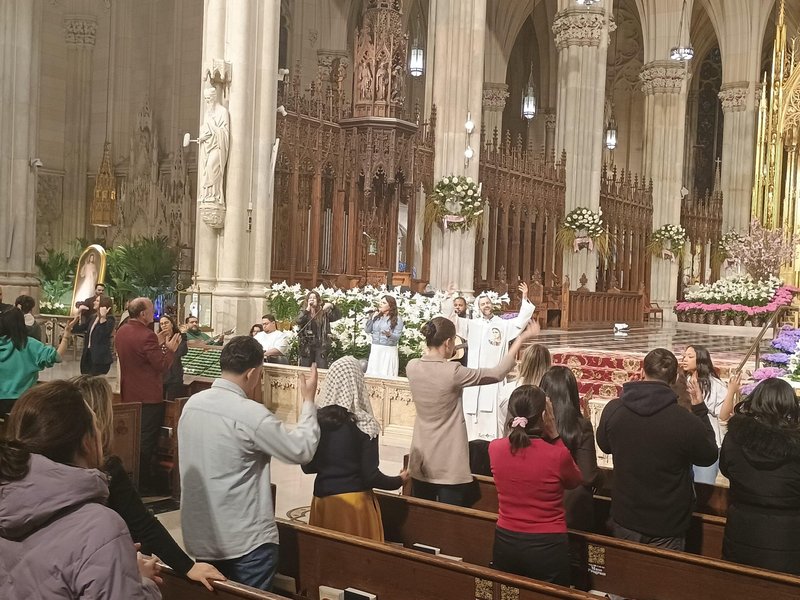 Young Adult Mass Focuses on Hearts Being ‘Set on Fire’ with the Risen Lord