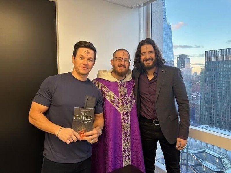 Friar Who Said Ash Wednesday Mass for Roumie, Wahlberg Shares How to Meet God in Lent's 'Desert'