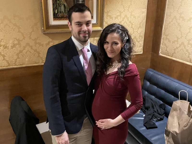 Joven hispana de Detroit encuentra fortaleza en su fe durante embarazo de gemelas siamesas con un solo corazón