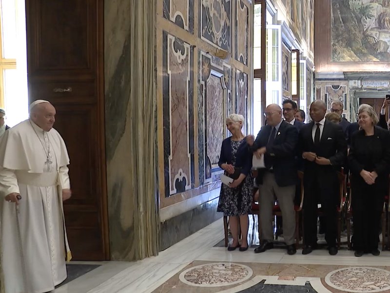 Mayor Eric Adams Tackles Rome's Graffiti after Papal Audience