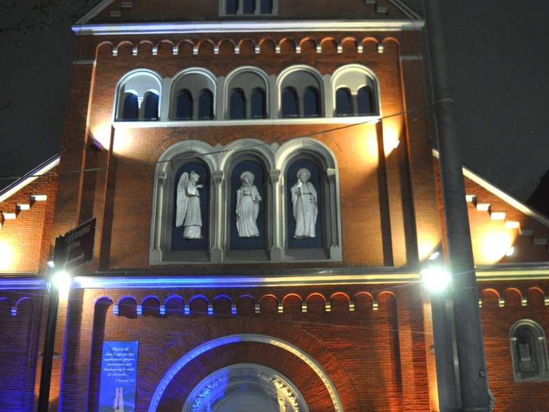 'God Dwells Here': Experts Cite Three Keys to Keep Churches Holy during Secular Use​