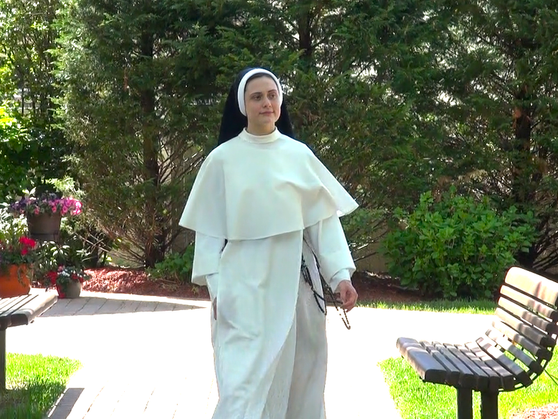 Maria Dominique: From Fashion Designer to Nun of the Dominican Sisters of Hawthorne Congregation | María Dominique: de diseñadora de moda a monja ​de la congregación de las Hermanas Dominicas de Hawthorne
