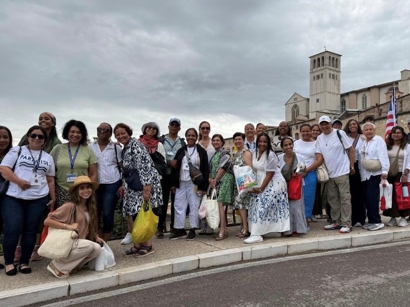 Grupo parroquial de Manhattan comparte la alegría de asistir al Jubileo de la Juventud en Roma