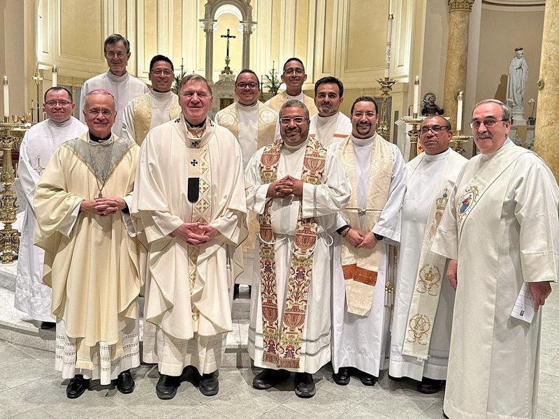 'Reafirmó mi sacerdocio': Obispo nicaragüense que vive exiliado en Florida inspira a sacerdotes hispanos de Nueva Jersey