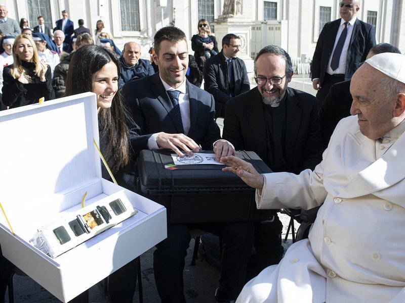 Doctores comienzan a planificar el alta hospitalaria del Papa
