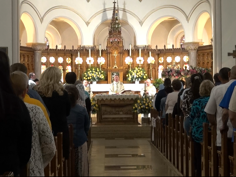 Bishop Whalen celebra Misa bilingüe en parroquia San Juan Bosco para Peregrinación Eucarística Nacional | Bishop Whalen Celebrates Bilingual Mass at St. John Bosco Parish for National Eucharistic Pilgrimage