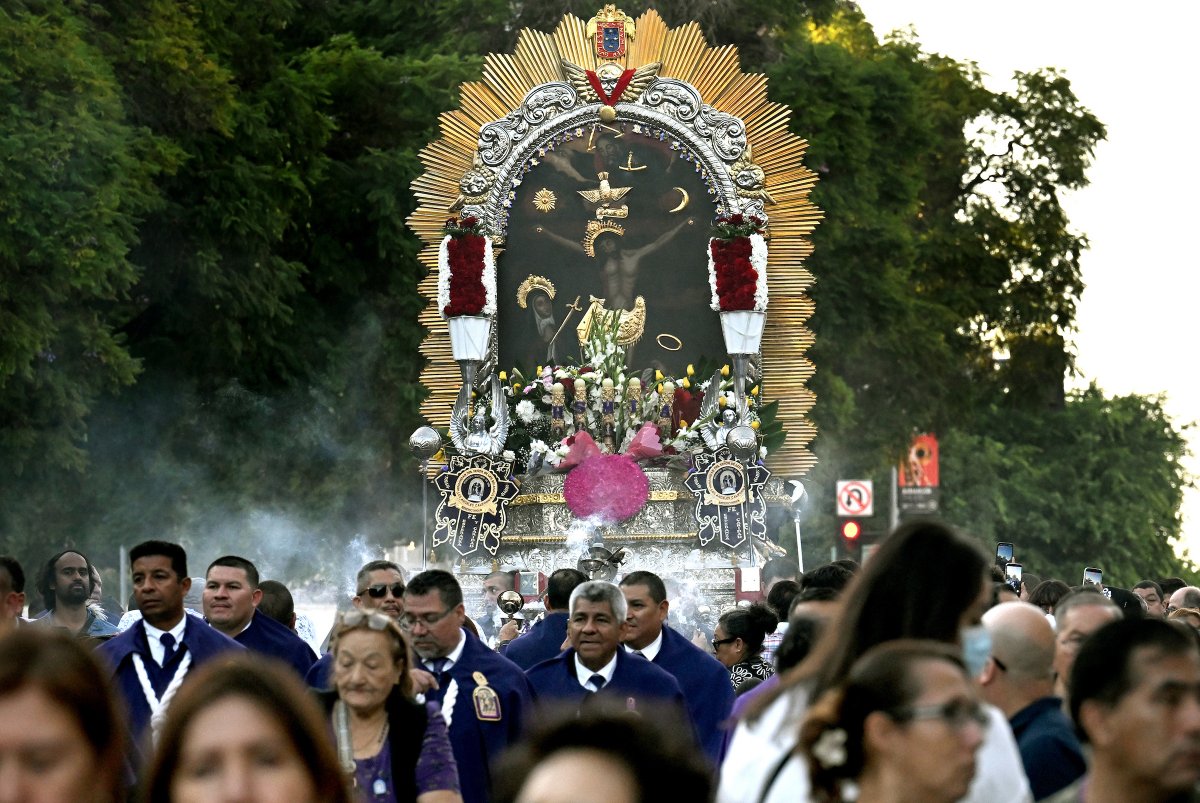 LA Peruvian Catholics celebrate 'Milagros' tradition ahead of Pope Leo's Peru trip