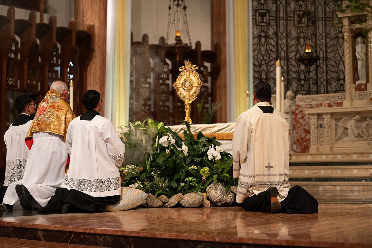 Archbishop Gomez leads Hollywood Eucharistic Procession | Angelus News