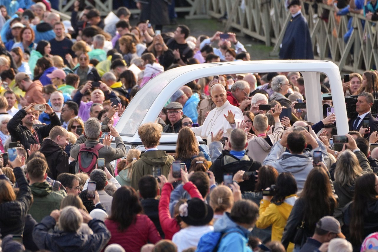 Pope: Protecting marriage more urgent than ever | Angelus News