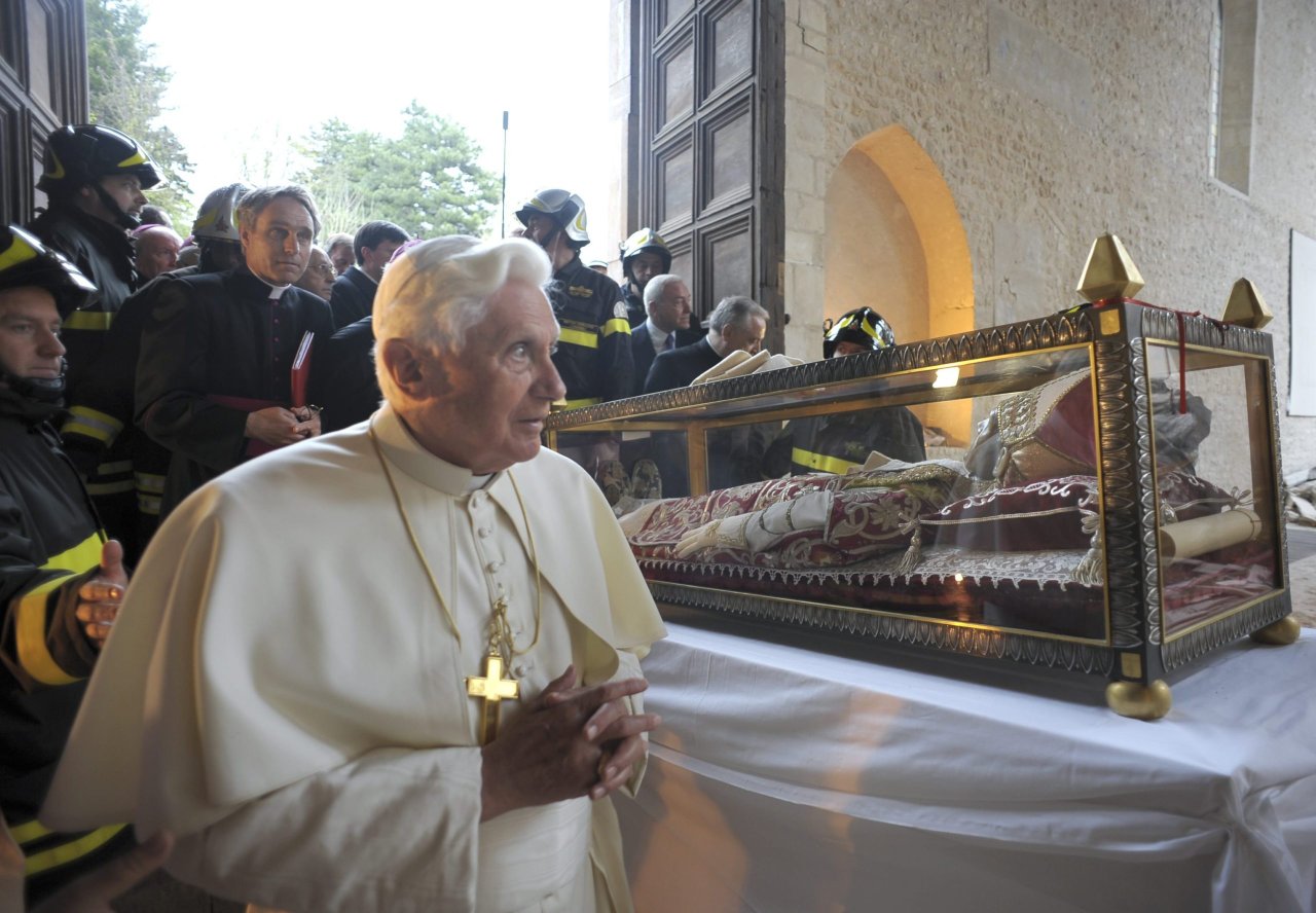 Stepping down: Experts draft proposed laws on status of a retired pope ...