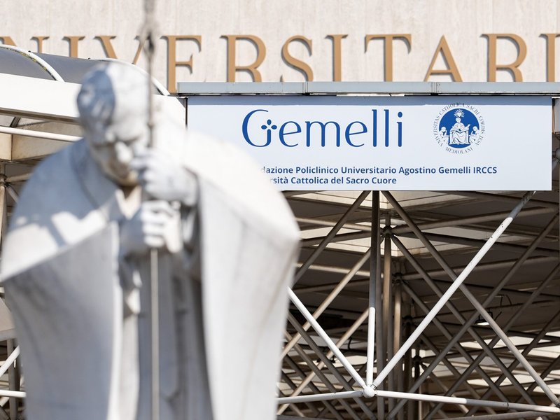 Pope Suffers Two Episodes of Acute Respiratory Insufficiency