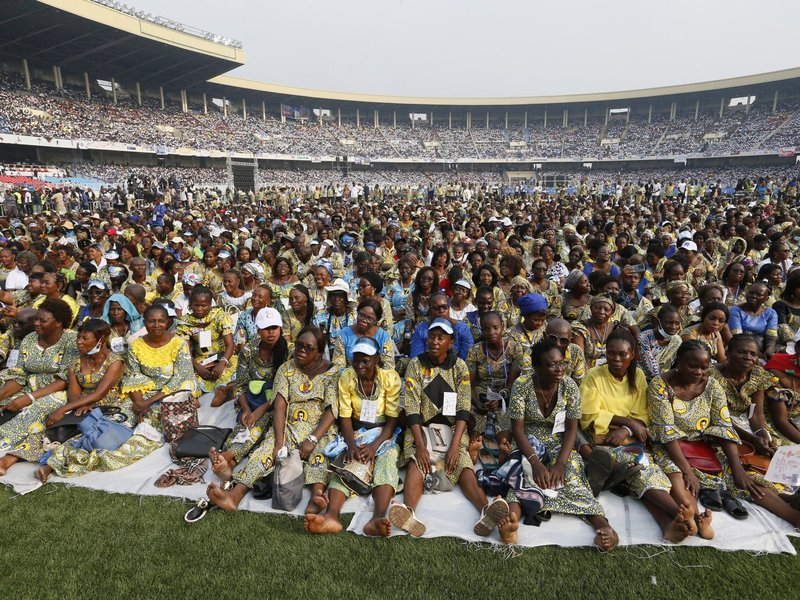'El futuro está en sus manos', dice el papa a jóvenes congoleños