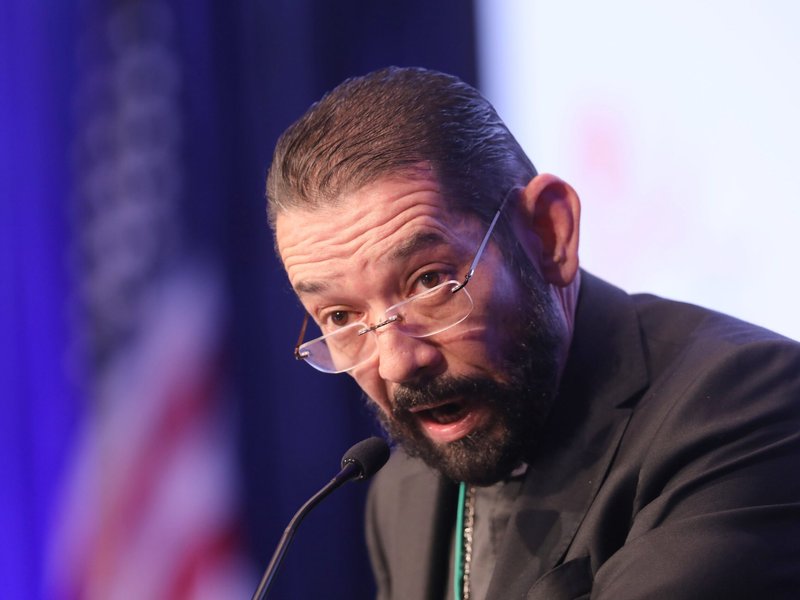 El obispo Flores nombrado miembro de la comisión preparatoria del sínodo​