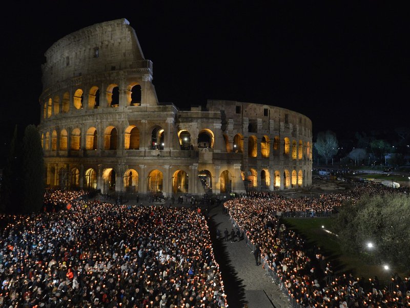 Pope Prays at Home while Thousands Attend Way of the Cross at Colosseum​