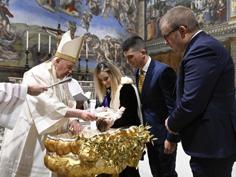 Un sinfín de estadísticas sacramentales: El Vaticano hace un seguimiento de la práctica de la fe