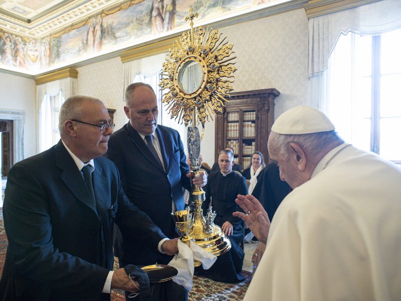 Pope Blesses Monstrance for U.S. Eucharistic Congress