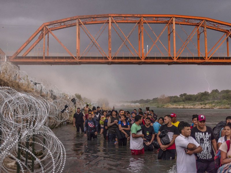 Migrants Stream Northward toward U.S. Border in Record Numbers​