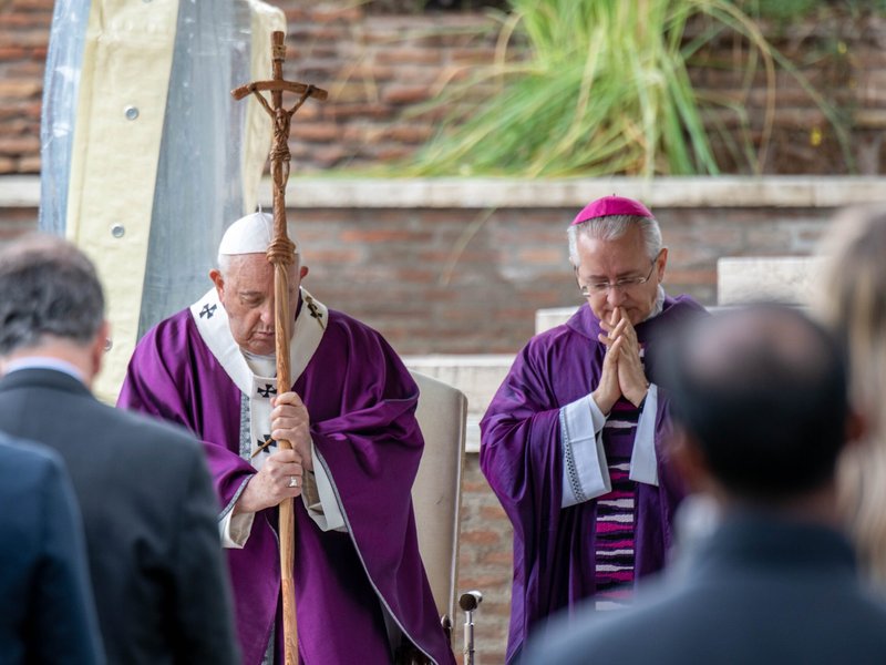 Pope Emphasizes Remembrance and Hope at All Souls’ Day Mass