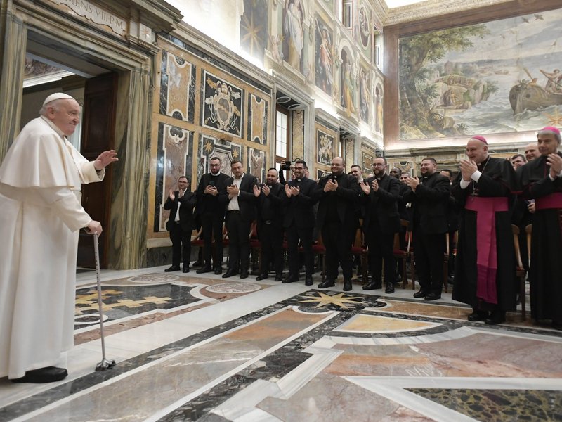 Pope Gives Seminarians Lenten Goals