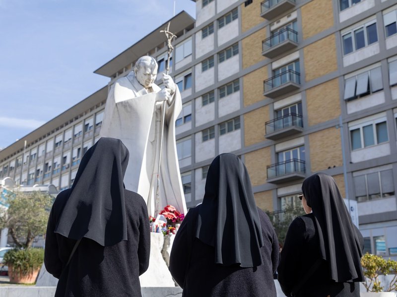 El Papa ha pasado una noche tranquila y está descansando
