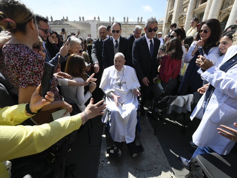 La visita del Papa a la basílica es un signo de la mejora de su salud, según la oficina de prensa vaticana