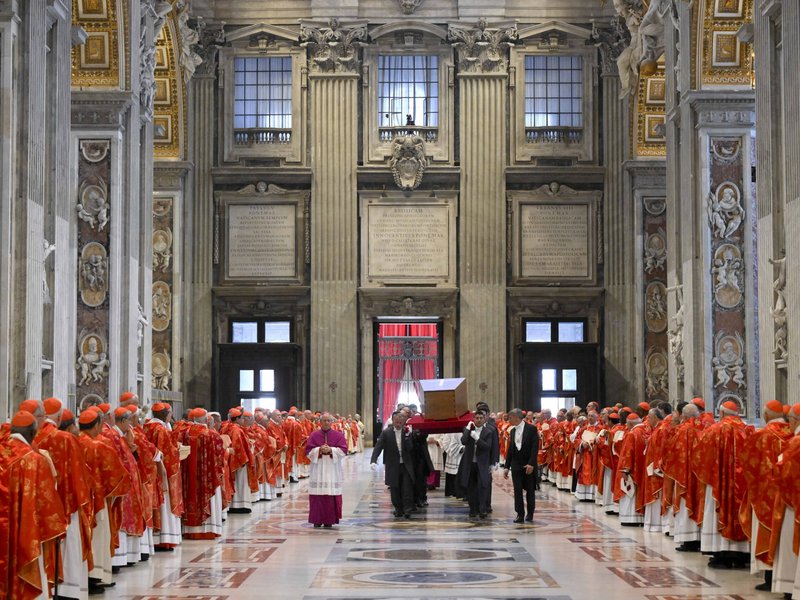 Pope Francis Remembered as Humble Servant at Funeral Mass | El papa Francisco fue recordado como un humilde servidor en la Misa funeral