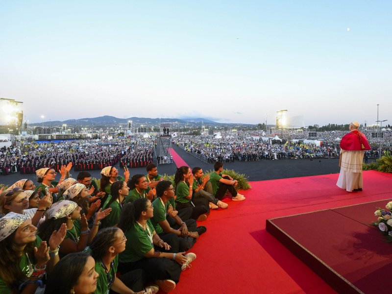No te conformes con menos; Dios está esperando transformar tu vida, dice el papa a los jóvenes