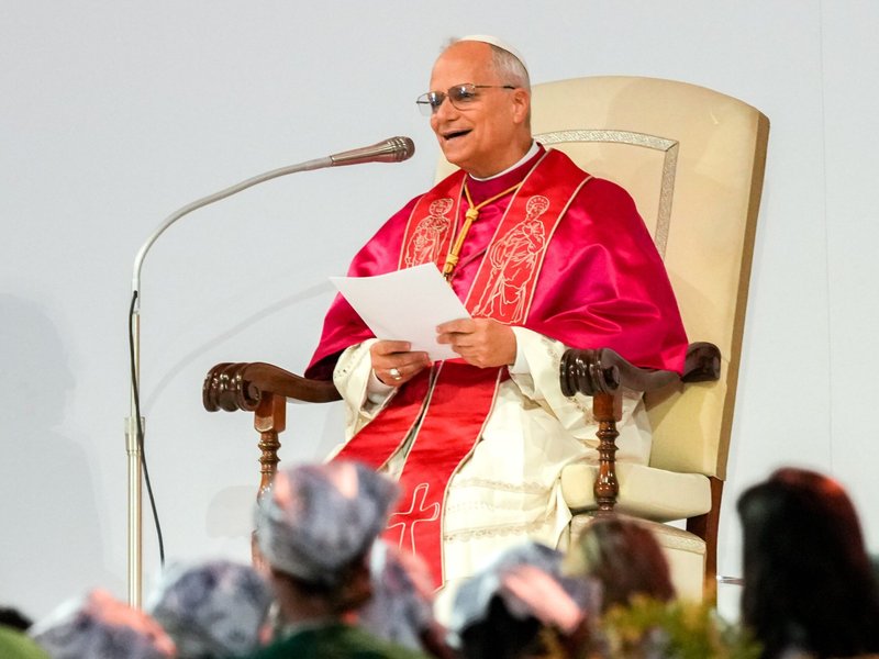 Pope Visits Teen Who Fell Ill During Jubilee of Youth, Prays With Family