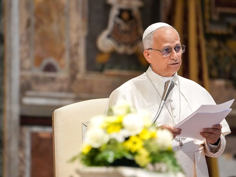 Pope Nixes 'Virtual Pope' Idea, Explains Concerns About AI