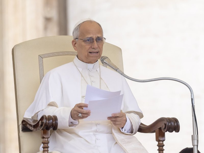El papa León pide a todos que recen el rosario por la paz durante el mes de octubre