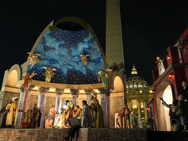 Christmas Creche, Tree Are Signs of Hope, Pope Says