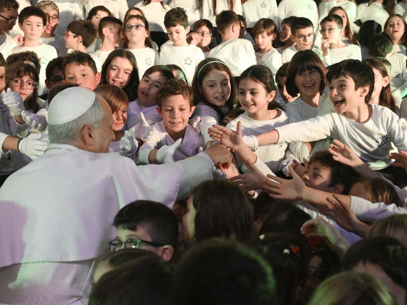 Attending School Christmas Concert, Pope Thanks Children for Sharing Love