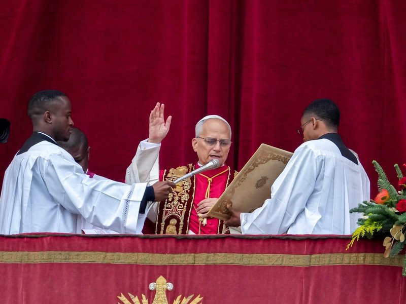 Open Your Hearts to Baby Jesus and One Another, Pope Says on Christmas