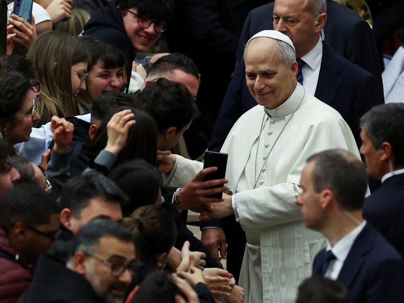 Pope Embraces Youth of Rome, Tells Them Setting World Ablaze Requires a Burning Heart