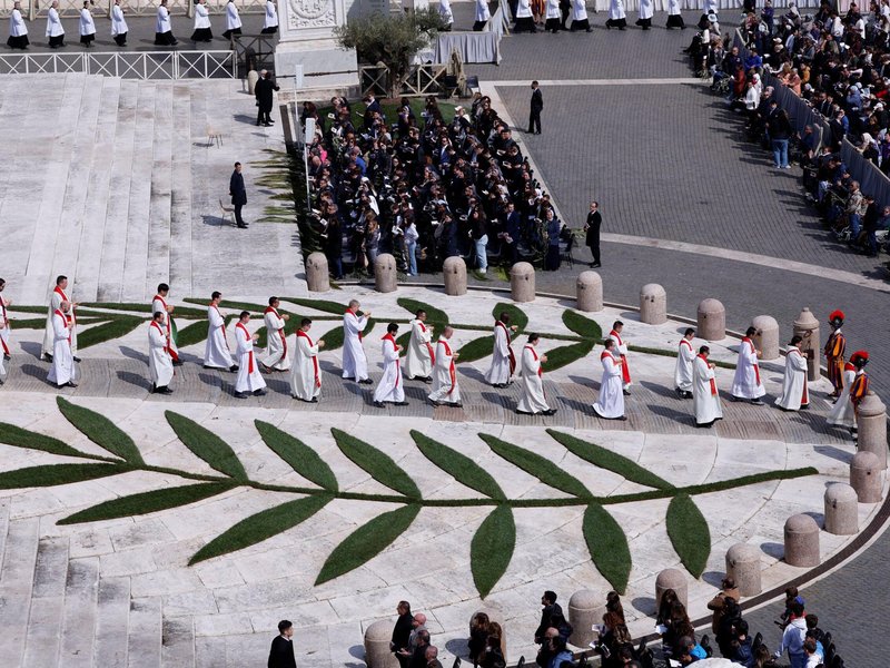 On First Palm Sunday, Pope Leo Says Jesus Cries Out From the Cross Against War