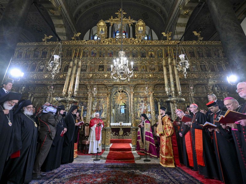 El papa León invita a todos los cristianos a celebrar juntos el aniversario de la redención de Cristo en 2033