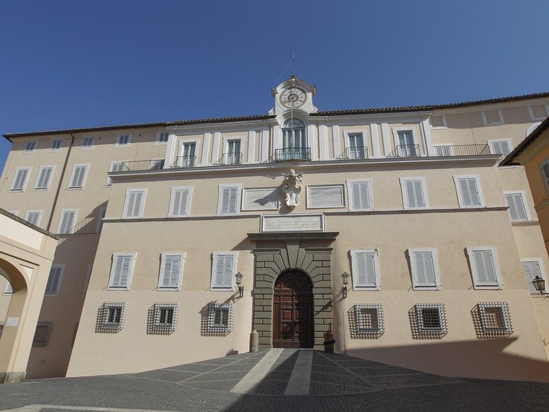 Pope at Angelus: God's Kingdom Grows Quietly Through Love, Not Force