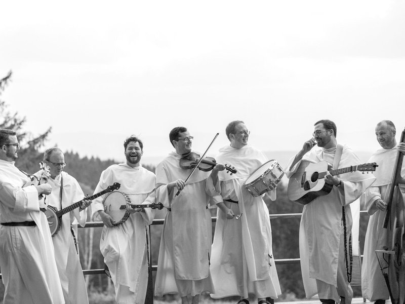'Strange Land': The Hillbilly Thomists Drop New Album While on Tour