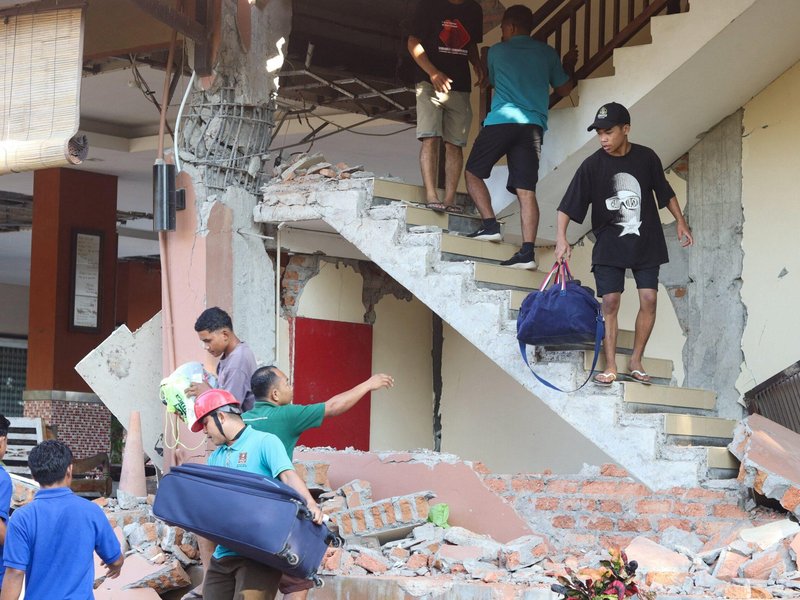El papa ora por las víctimas de la devastación en Indonesia tras terremoto