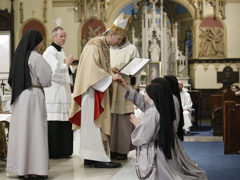Three Franciscan Sisters of the Renewal Take Final Vows