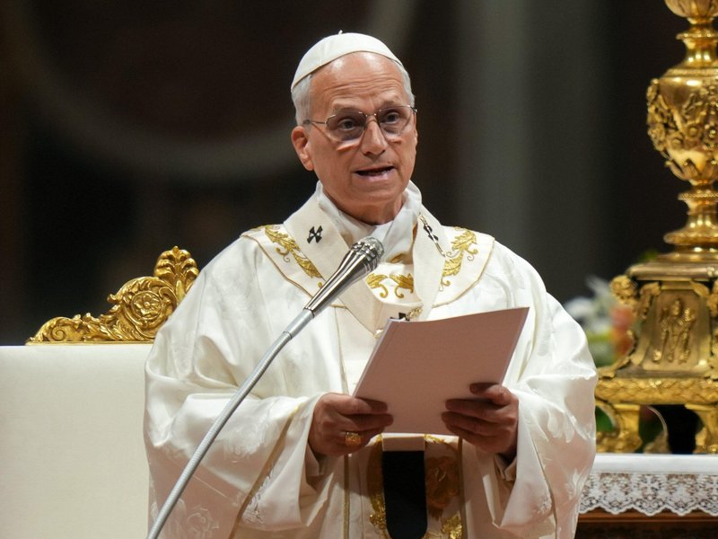 Pope Leo Welcomes Middle East Ceasefire and Urges Dialogue