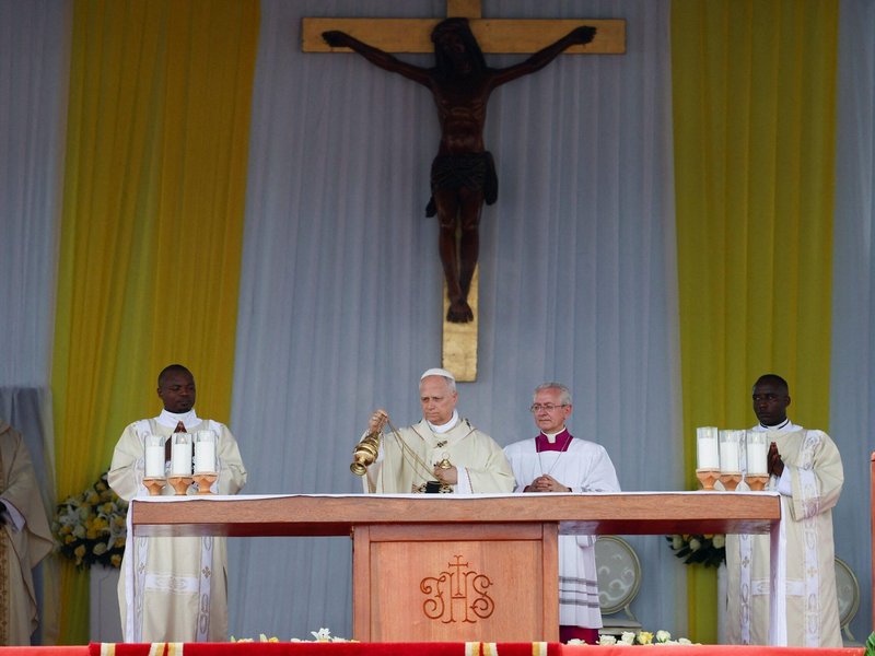El Papa León XIV celebra una Misa ante 120.000 personas en Camerún: Lleven 'el pan de vida' al prójimo
