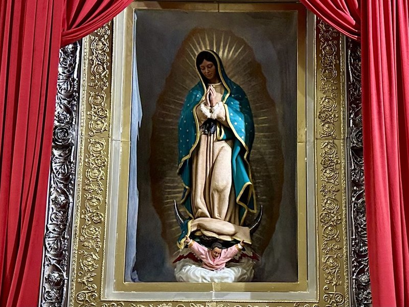 La Madre Peregrina llega a la Catedral de San Patricio: un encuentro de fe que une a generaciones 