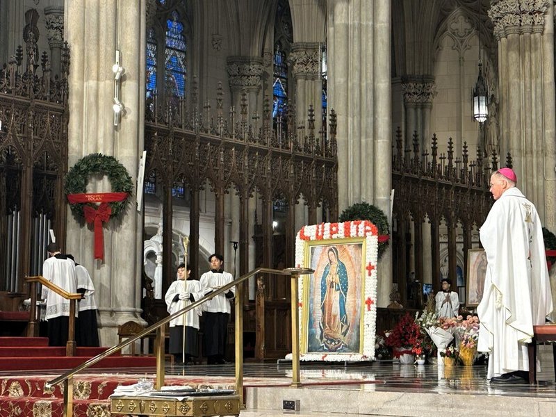 Miles asisten a la Misa en honor a Nuestra Señora de Guadalupe en la Catedral de San Patricio